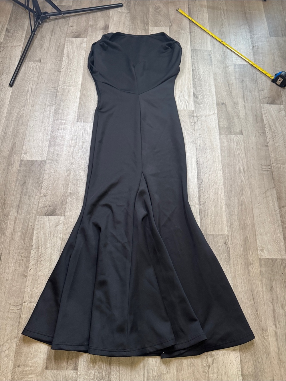 Elegant Black Strapless Mermaid Evening Dress - Picture 2 of 9